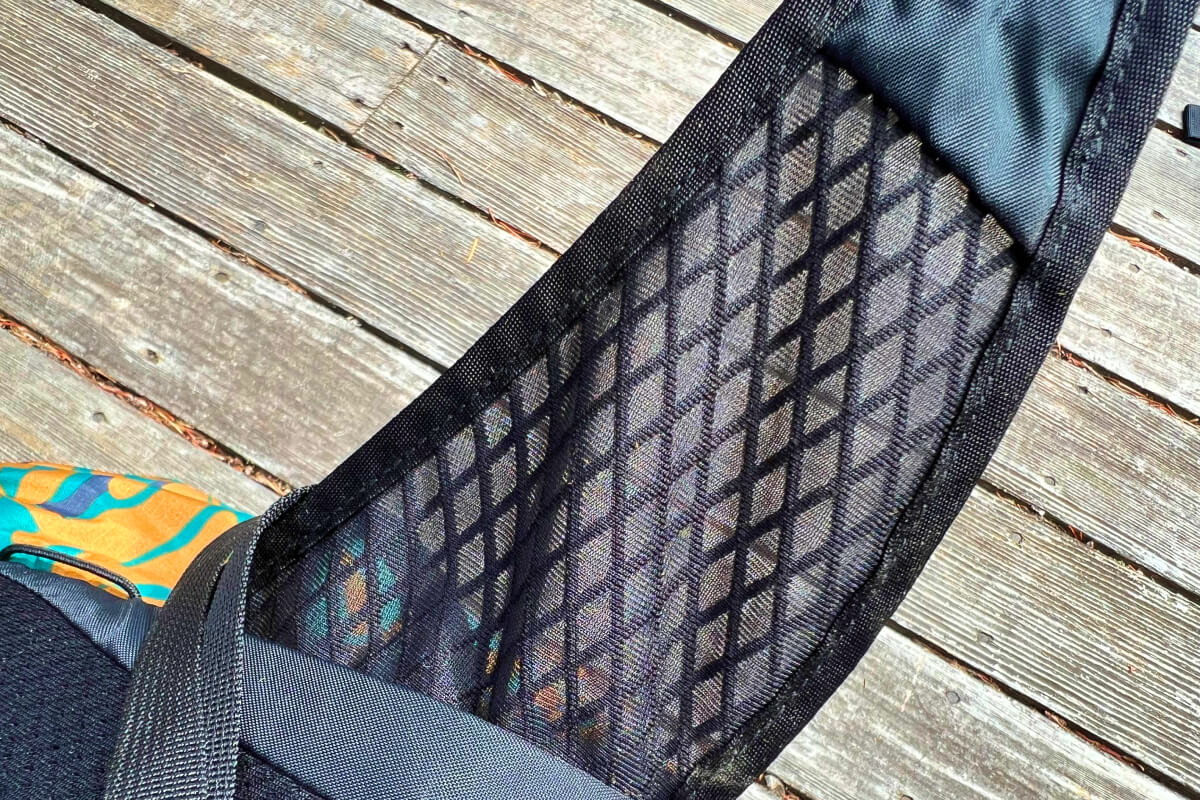 close up on hip belt spacer mesh