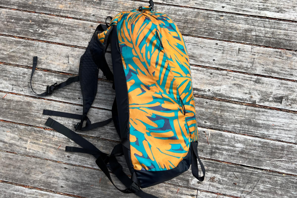 REI Flash 18 Pack-11 side view of rei flash 18 pack