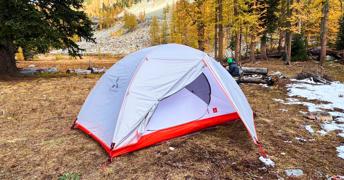 https://www.adventurealan.com/wp-content/uploads/2023/10/lightweight-4-season-tent-in-the-mountains.jpg