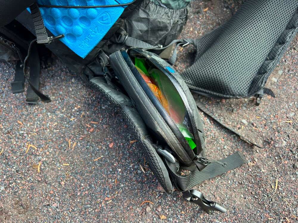 Zpacks Super Nero Ultra 50L Review - Best Vest Harness Design Zpacks Super Nero Ultra 50L Review - Best Vest Harness Design