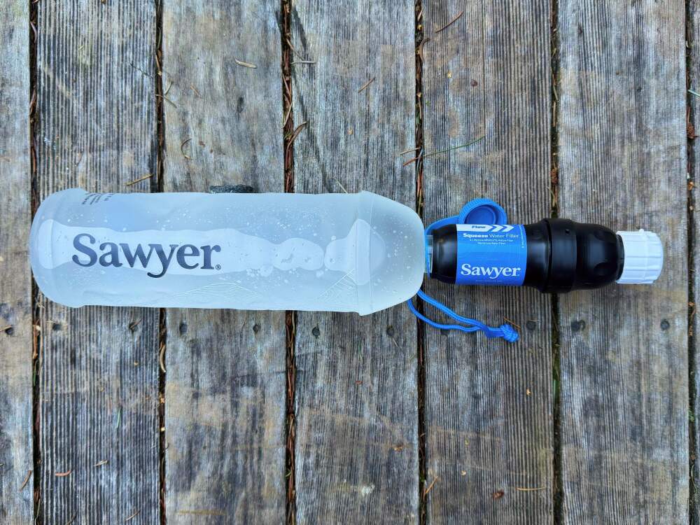 Sawyer Squeeze x CNOC-6 cnoc vesica bottle mounted with sawyer squeeze filter