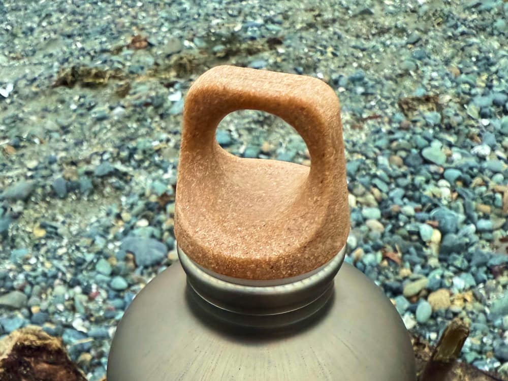 Sigg Traveller MyPlanet 100% Recycled Water Bottle-min close up on biobased water bottle lid