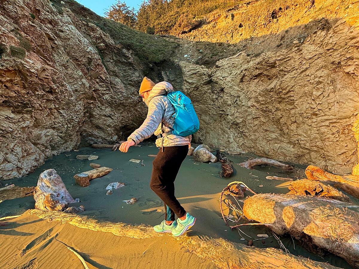 Gregory Kiro 24 Daypack-7 hiking on the beach in gregory kiro backpack