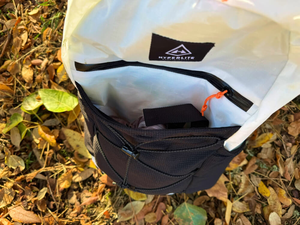 exterior front mesh pocket