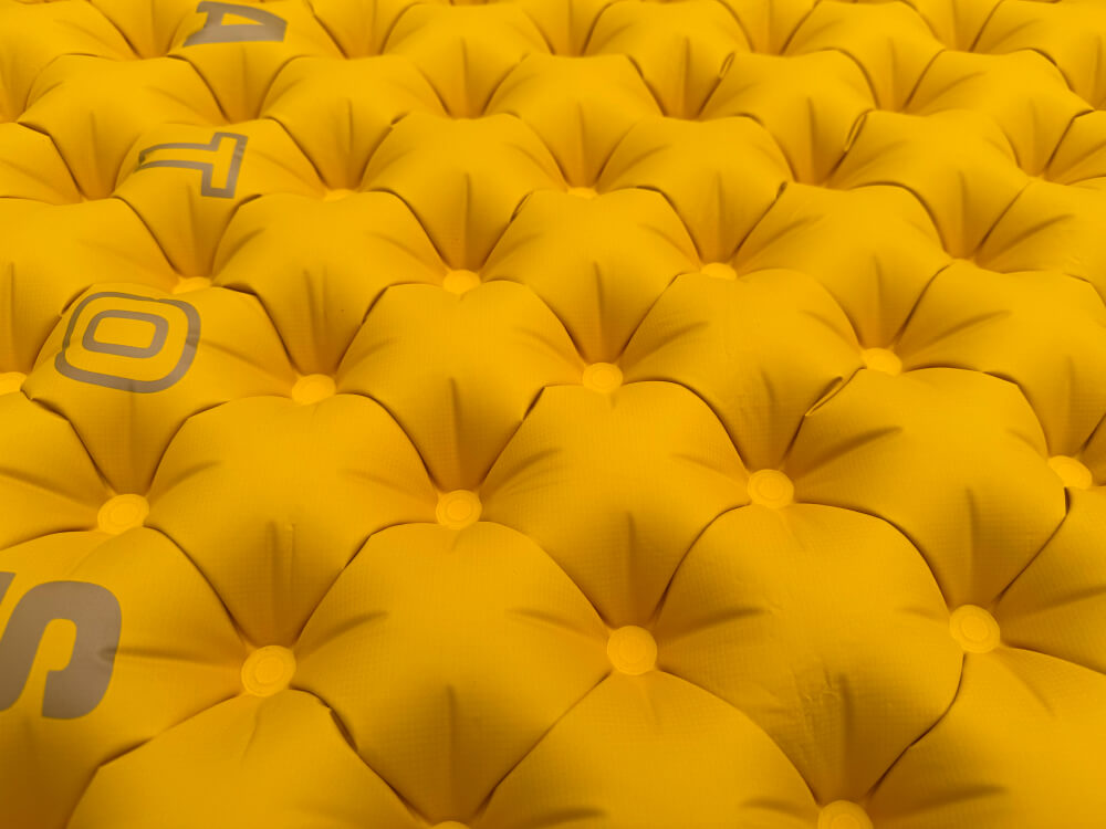 Sea to Summit Ultralight XR Insulated Sleeping Pad Review-3 close up on dimpled baffles