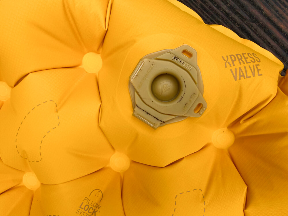 Sea to Summit Ultralight XR Insulated Sleeping Pad Review-5 close up on valve