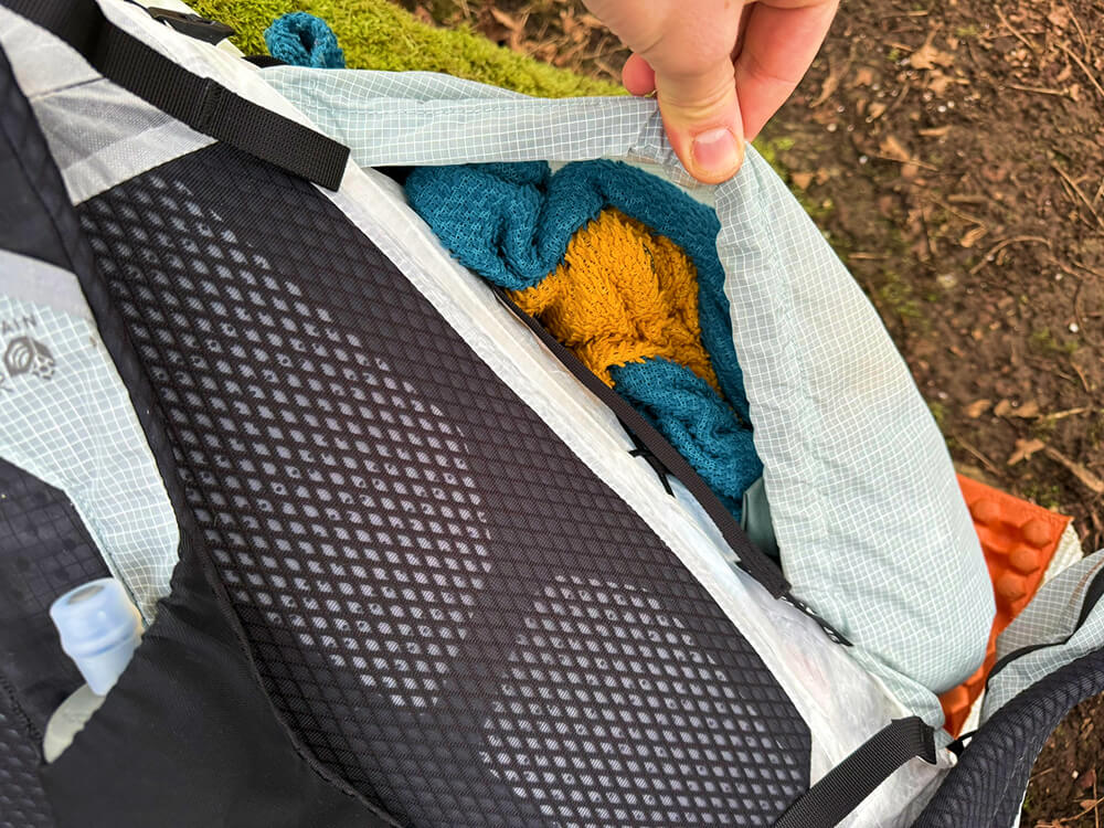 Mountain Hardwear Alakazam Backpack Review-14 mountain hardwear alakazam side pockets