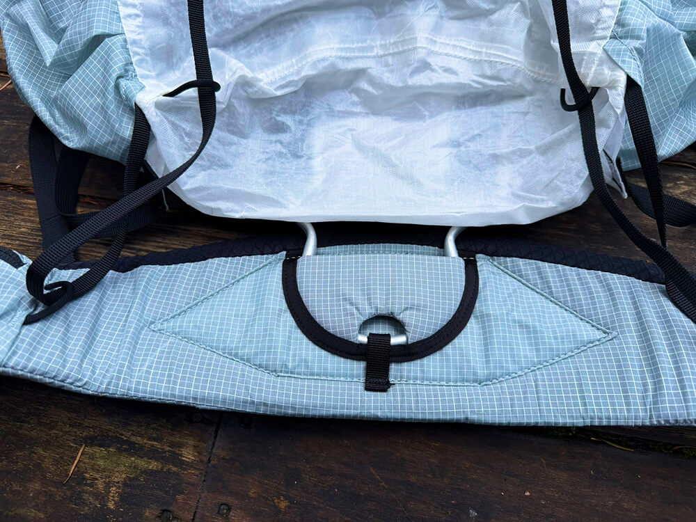 Mountain Hardwear Alakazam Backpack Review-19 close up on articulated hip belt