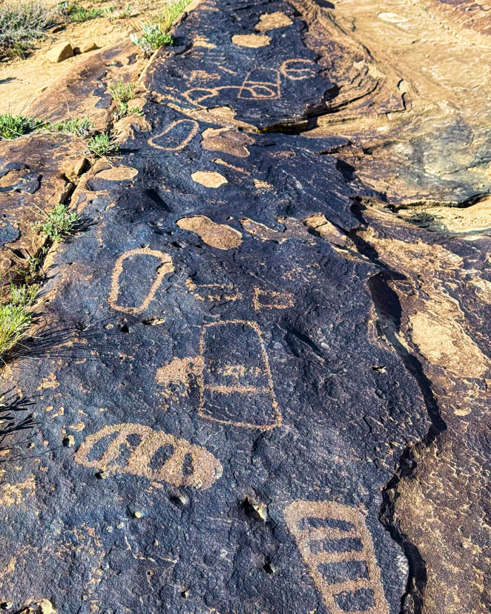 Puebloan sandal pictographs Puebloan sandal pictographs