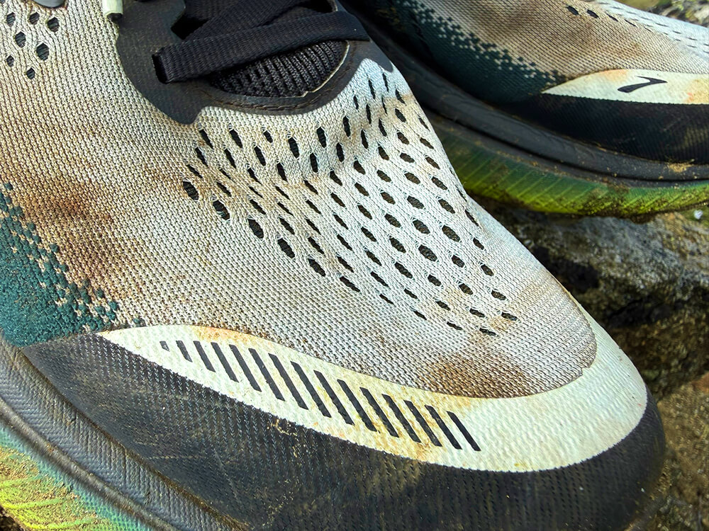 Brooks Cascadia 20 Review-12 close up on mesh upper