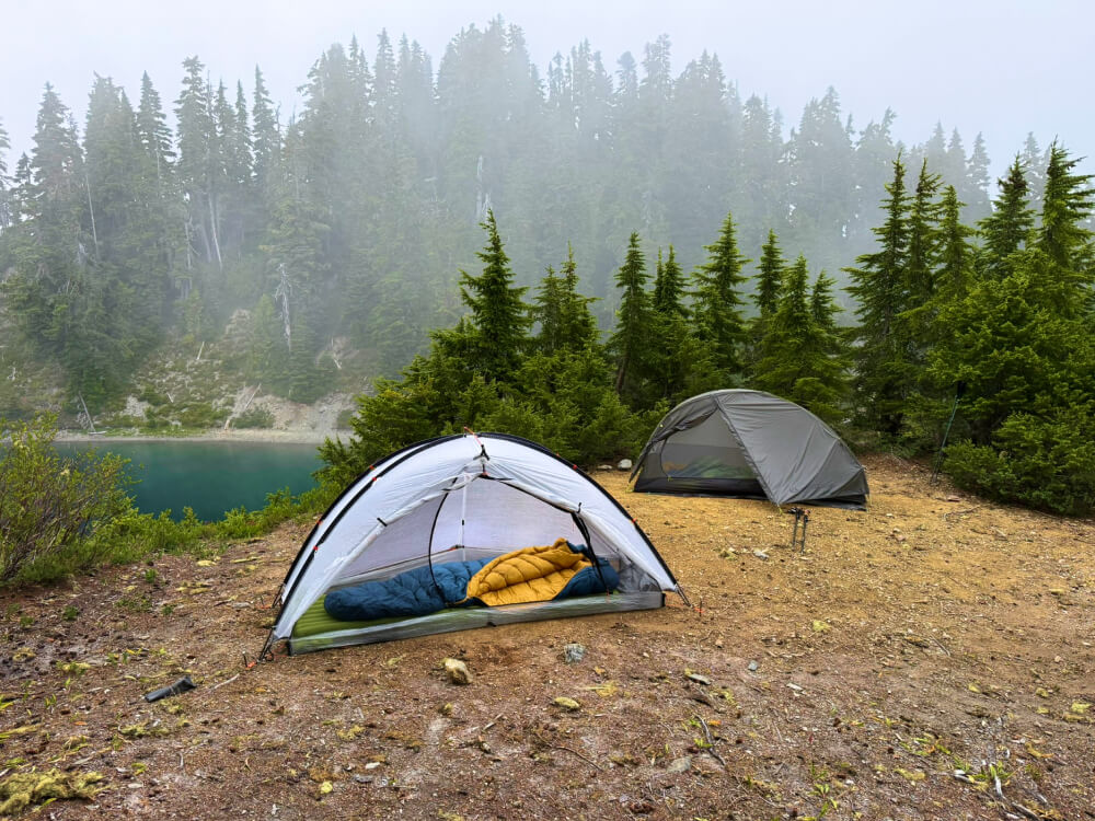 Hyperlite Mountain Gear Mummy 20 Sleeping Bag Review-2 testing Hyperlite Mountain Gear Mummy 20 Sleeping Bag in the fog